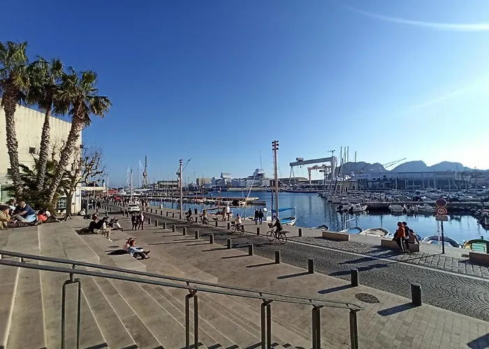 Ete Indien - Plage - Wifi - Host Provence Apartment *